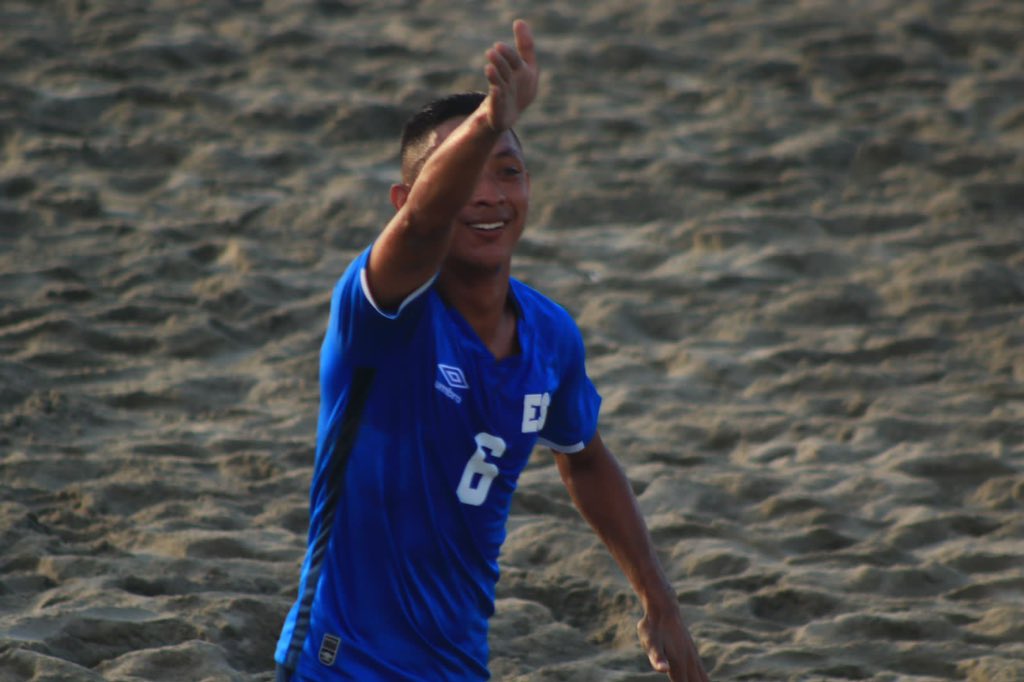 jason-urbina-es-nominado-por-la-bsww-a-mejor-jugador-de-futbol-playa